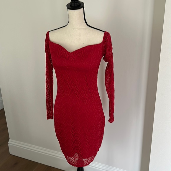 NWT Bebe off shoulder red lace dress, valentines. size M - Picture 4 of 8